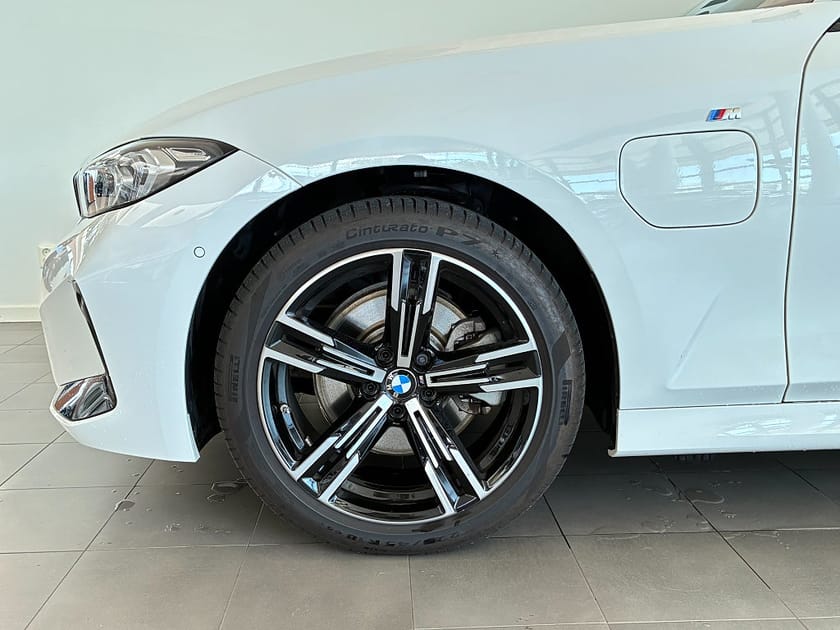 Bild 4 av BMW 330e Sedan M Sport Drag HiFi Rattvärme Park Assist