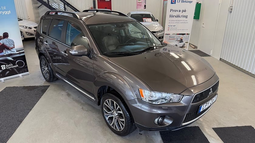 Bild 2 av Mitsubishi Outlander 7-seater 2.2 Di-D AWC TC-SST, 156hk Auto * CAR PLAY *