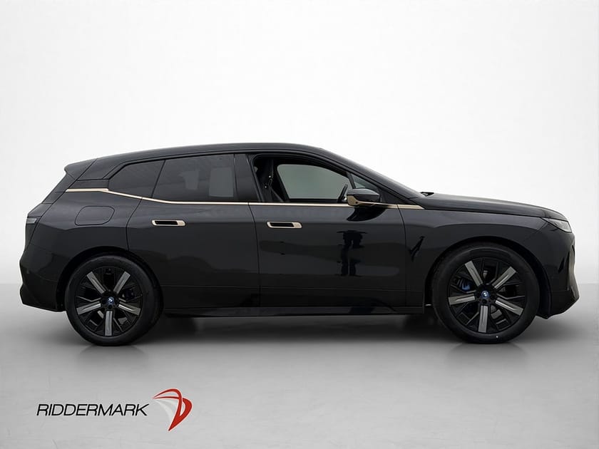 Bild 5 av BMW iX xDrive50 Sport Package Sky Lounge B&W Luft Laser MOMS