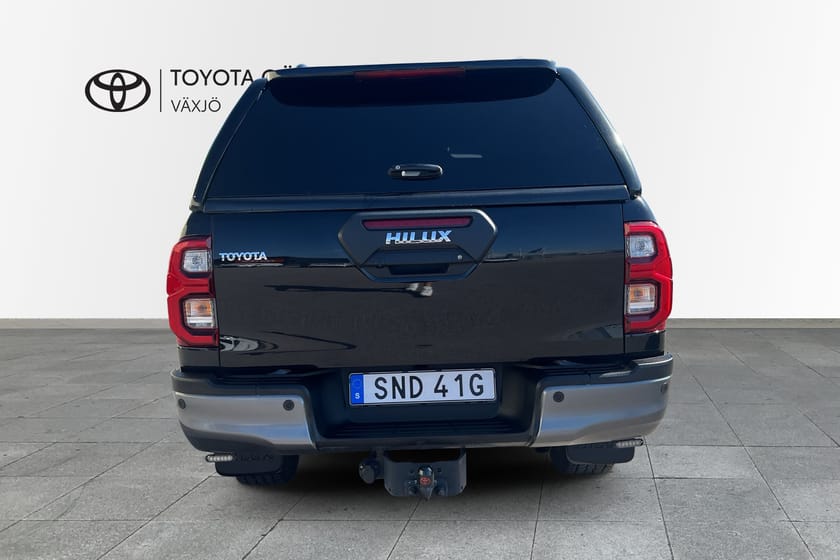 Bild 5 av Toyota Hilux Dubbelhytt Invincible Teknikpaket D-CAB 2,8 4WD JBL SKINN