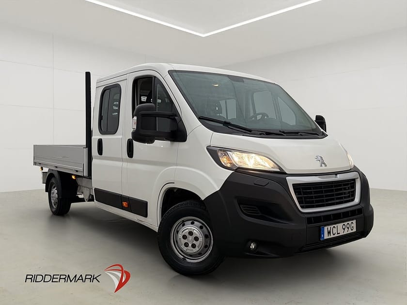 Bild 1 av Peugeot Boxer Chassi Cab Dubbelhytt FLAK Värmare Dragkrok 7-Sits Moms