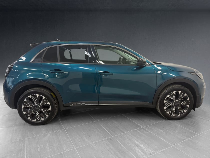 Bilde 4 av Fiat 600e La Prima|V.PUMPE/NAVI/ACC/R.KAM/SKINN/MASSASJE/CARPLAY