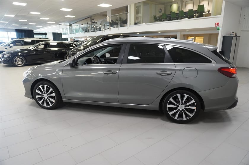 Bild 2 av Hyundai i30 Kombi 1.4 T-GDi Aut Premium Drag 140 hk