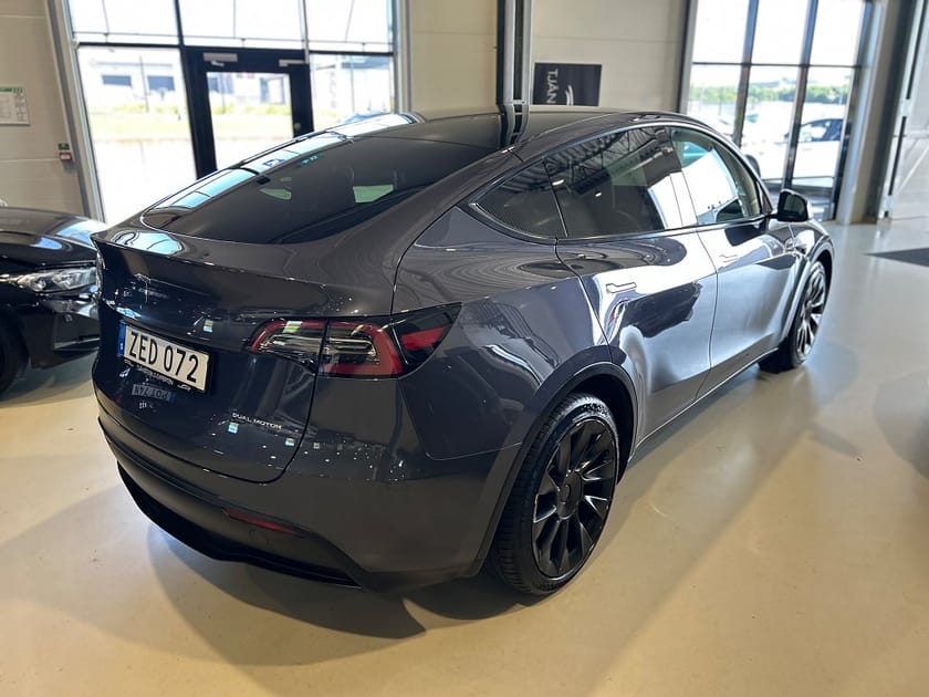Bild 3 av Tesla Model Y Long Range AWD 514hk / Dragkrok / Moms