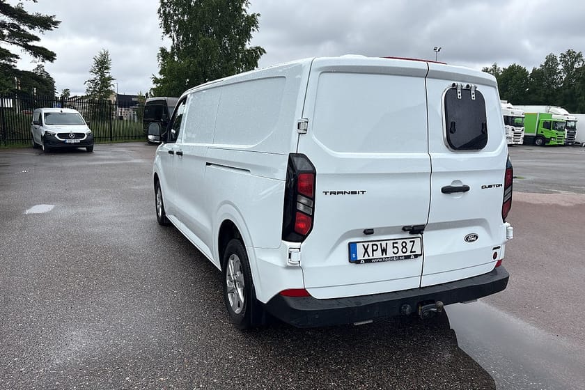 Bild 4 av Ford Transit Custom 320 2.0 170HK AWD SelectShift Business/Inredning