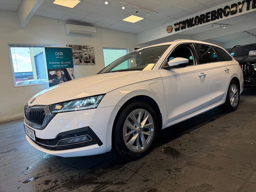 Bild 2 av Škoda Octavia Kombi iV Skoda Style Värmare Cockpit B-kamera MOMS 204hk