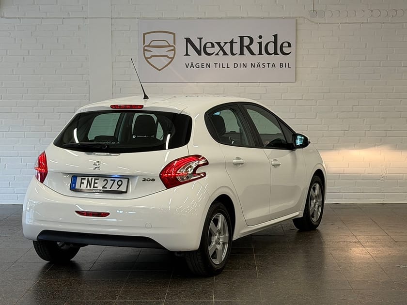 Bild 4 av Peugeot 208 5-dörrar 1.2 VTi 82 Euro 5 | SoV-hjul | 5300 mil |