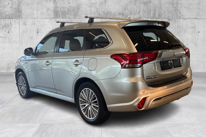 Bilde 3 av Mitsubishi Outlander PHEV PHEV/360kam/LEDbar/Keyless/Navi/Apple-Android+++