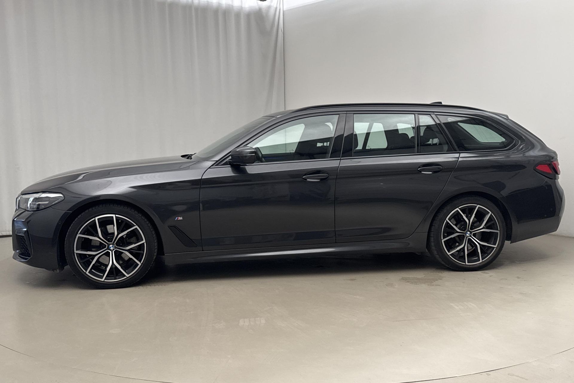 BMW 520 d xDrive Touring 2021, bild 2/10
