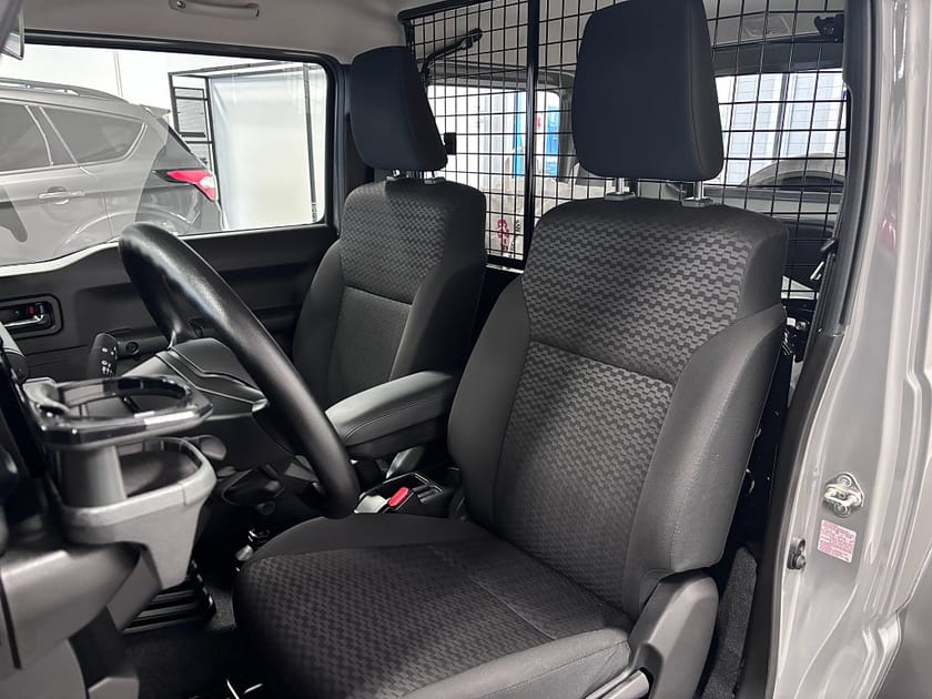 Bild 5 av Suzuki Jimny Torakku 1.5 102Hk Allgrip Frontbåge, Extraljus, Värmare
