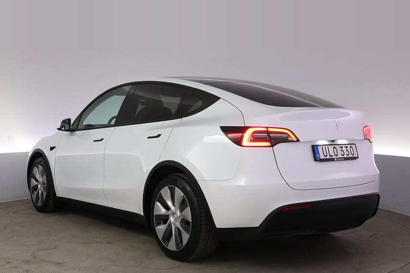 Bild 4 av Tesla Model Y Standard Range RWD Autopilot Panorama Drag