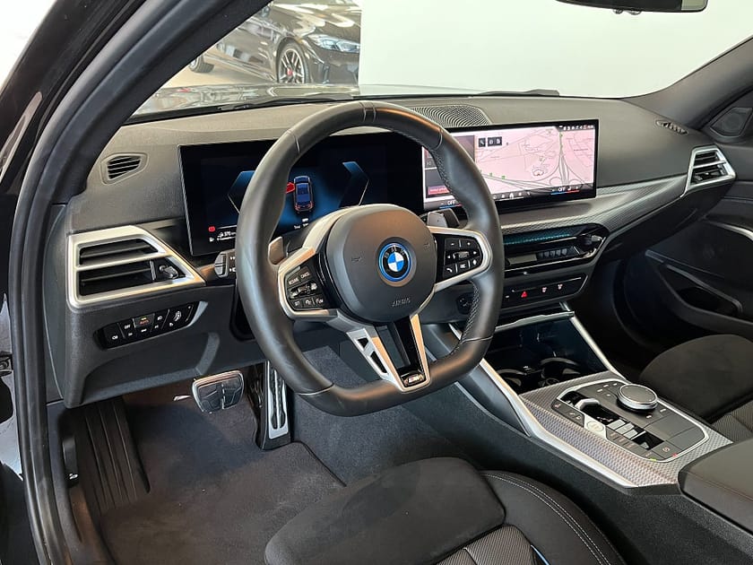 Bild 5 av BMW 330e Sedan M Sport Drag Park Assist HiFi Rattvärme Adpt Fart