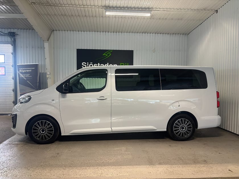 Bild 2 av Peugeot Traveller 2.0 BlueHDi EAT 9sits/Carplay/Parkeringssensorer bak