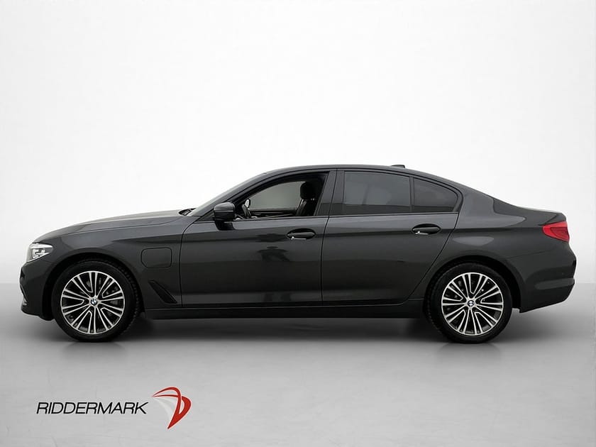 Bild 4 av BMW 530e xDrive iPerformance Sedan 252hk Sport line Kamera CarPlay HiFi Ambient