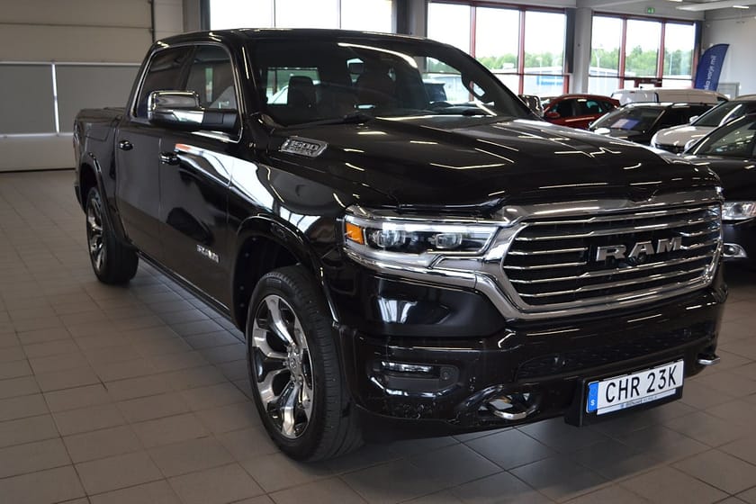 Bild 4 av RAM 1500 Crew Cab Longhorn 5.7 V8 HEMI 4x4  Pano Luftfj Rambox