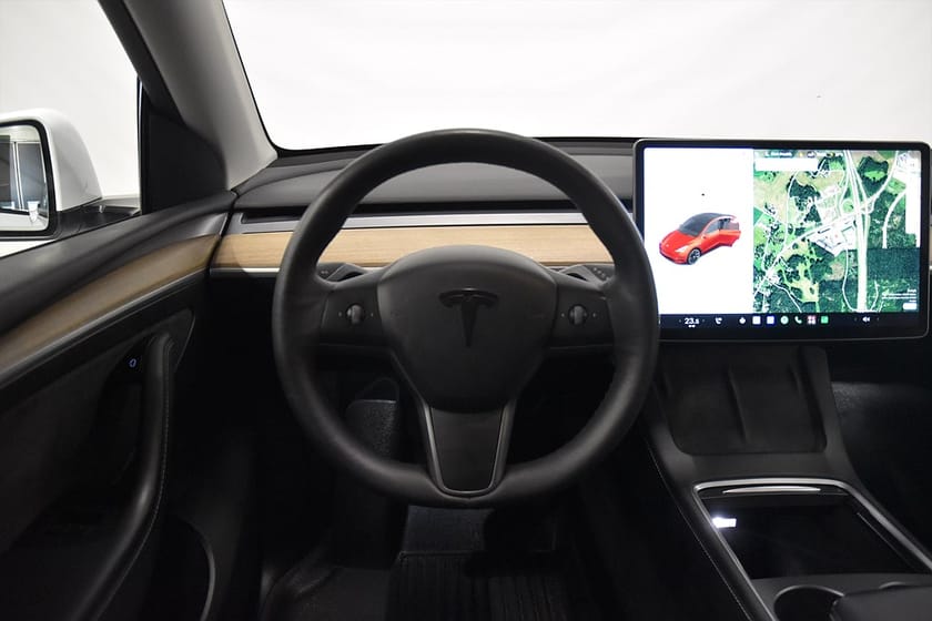 Bild 2 av Tesla Model Y Long Range AWD Autopilot Pano Moms Drag