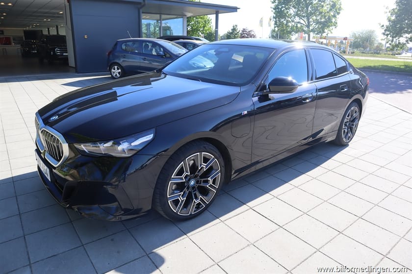 Bild 2 av BMW 530e 530 Plug-In Hybrid 299hk Aut M-sport Momsbil Navi Drag 1 Ägare