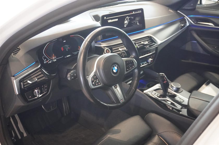 Bild 2 av BMW 520d xDrive Touring M-Sport Innov Pano DAP Laser hk Värmare
