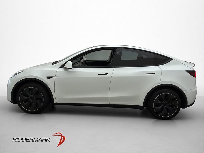Bild 5 av Tesla Model Y Standard Range RWD Svensksåld Panorama Drag