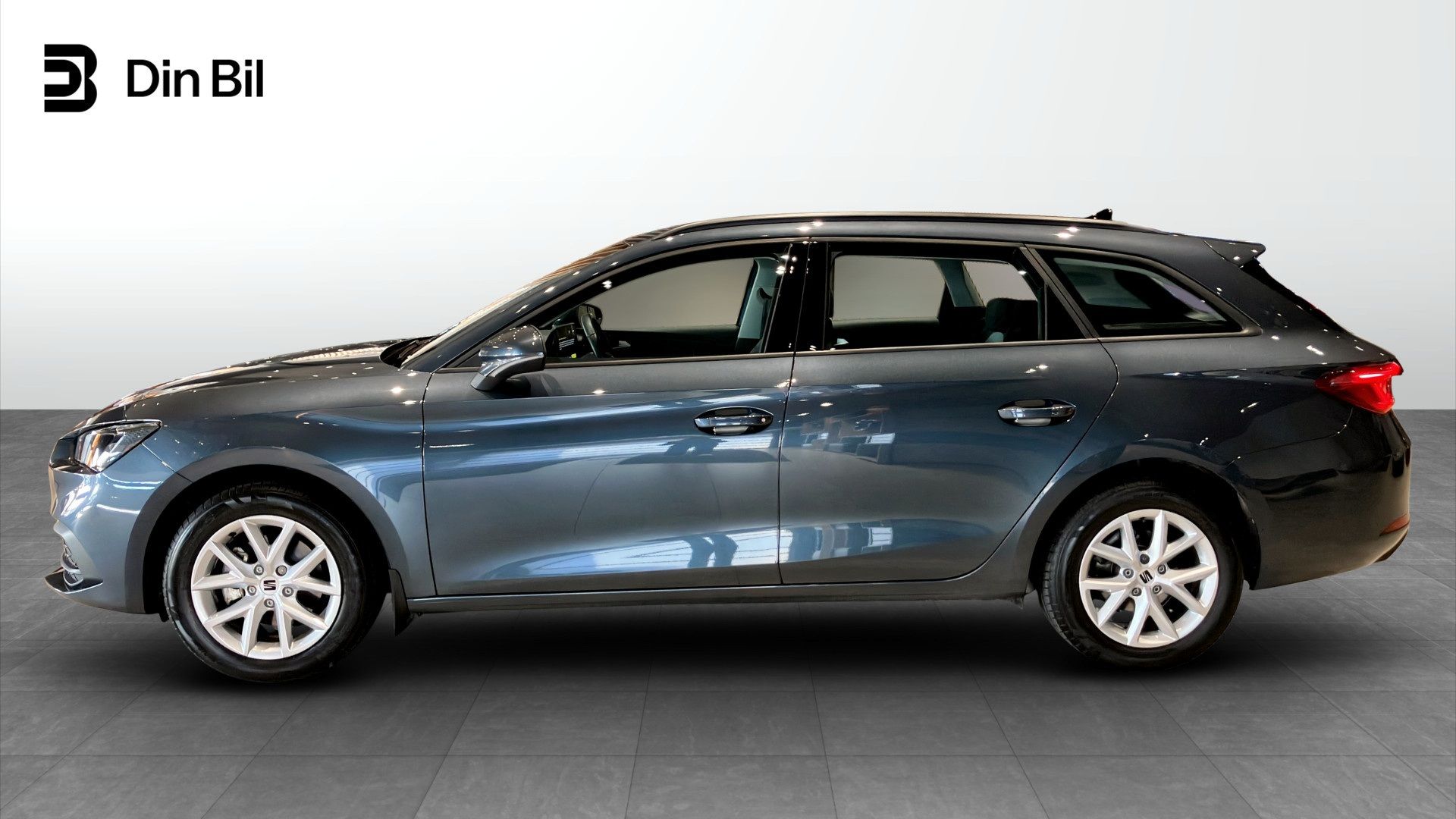 Seat Leon 2025, photo 2/10
