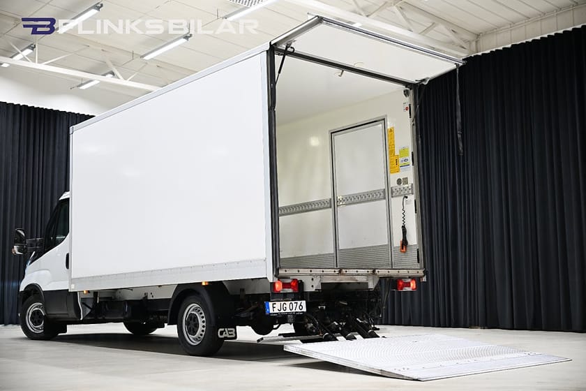 Bild 5 av Iveco Daily 35-160 Chassi Cab 156HK Automat|LED|Volymskåp|Bakgavellyft|Sidodörr|Moms