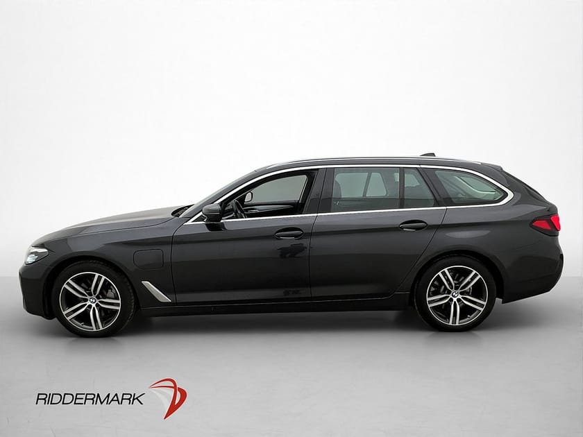 Bild 4 av BMW 530e xDrive Touring 292hk Cockpit Kamera HiFi Elstol  Navi Drag