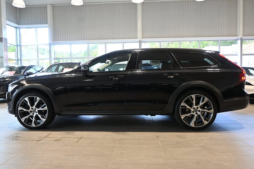 Bild 2 av Volvo V90 Cross Country D5 AWD Pano 21tum B&O Massage Ventilerade stolar Drag