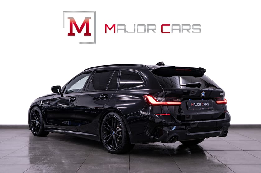 Bild 4 av BMW 330e Touring M Sport Cockpit NaviPro HiFi Shadowline+ 19" Drag 292hk