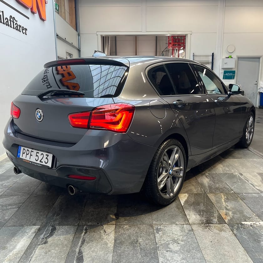 Bild 4 av BMW M135i xDrive 5-dörrars H&K Navi Backkamera Värmare 326hk