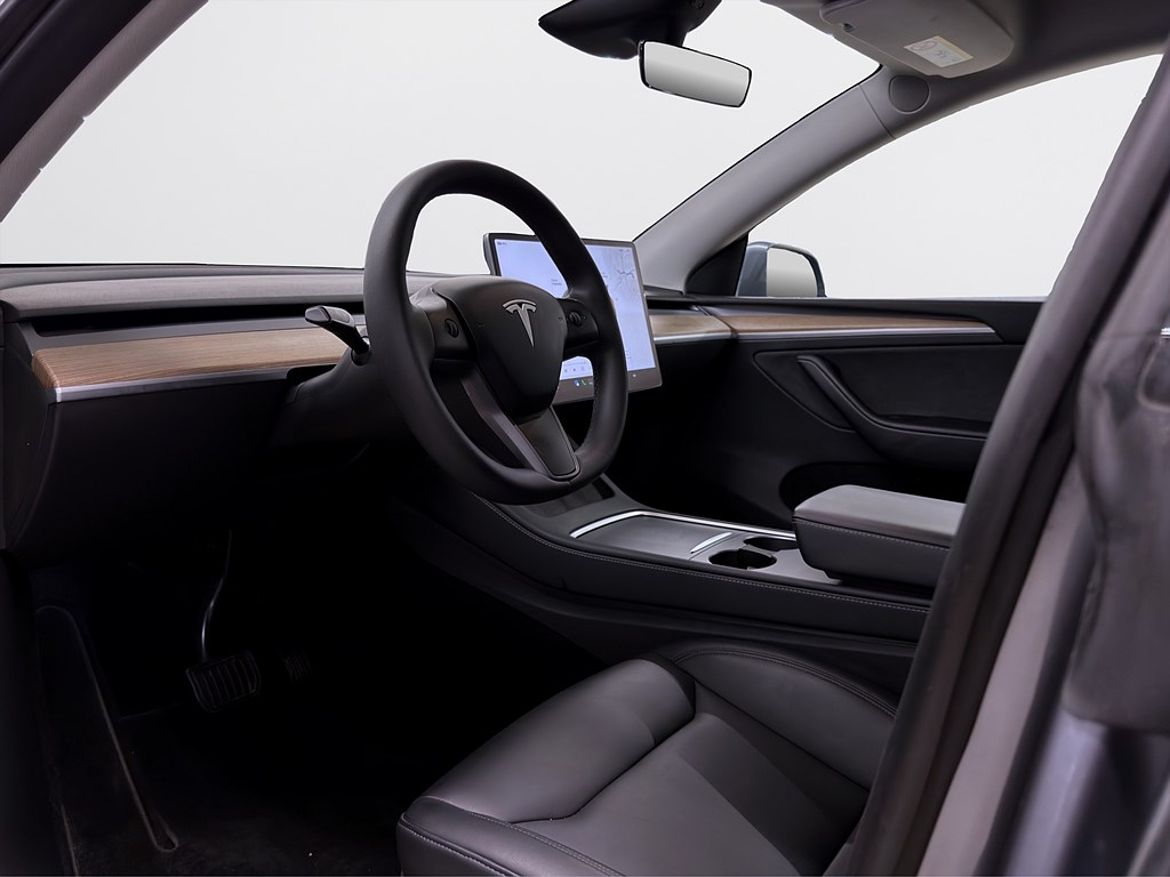 Tesla Model Y Long Range AWD, 514ps, 2024
