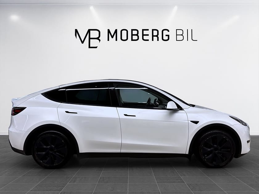 Bild 4 av Tesla Model Y Standard Range RWD 299hk Helg på Moberg! Pano Premium Navi 360