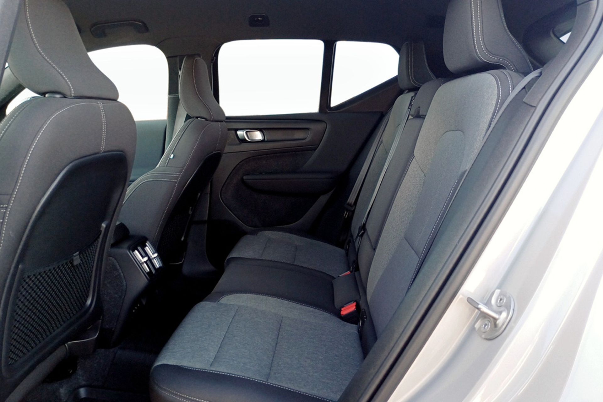 Volvo XC40 B3 2025, bild 6/10