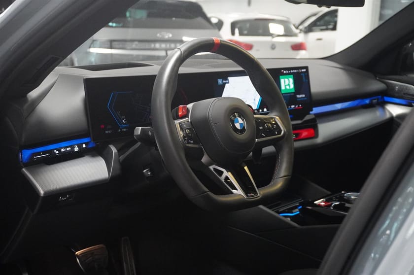 Bild 4 av BMW M5 Touring Innovation DAP Pano Bw Drag