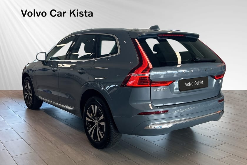 Bild 4 av Volvo XC60 Recharge T6 Core Bright Läder Pano B-Kamera