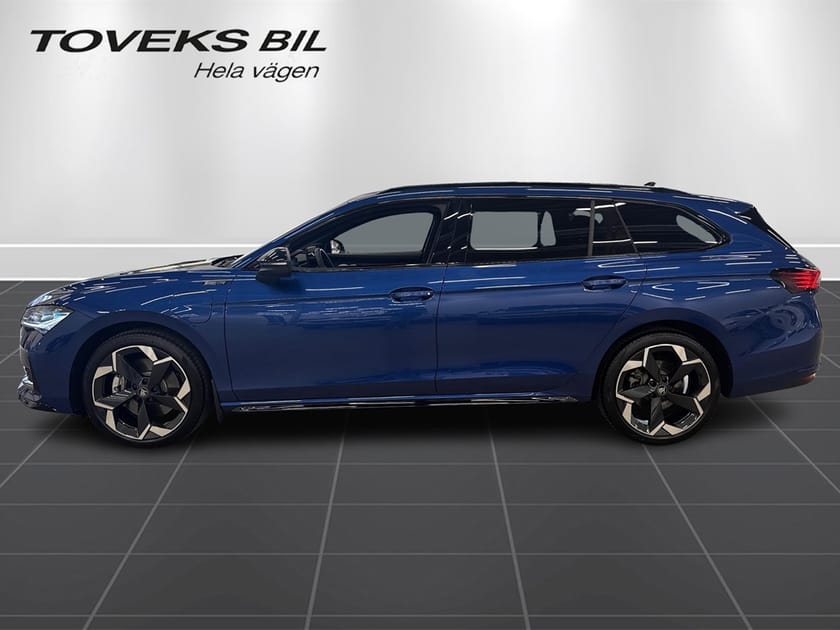 Bild 2 av Škoda Superb iV Kombi SPORTLINE 1,5 TSI 204 HK DSG Drag / Värmare / C