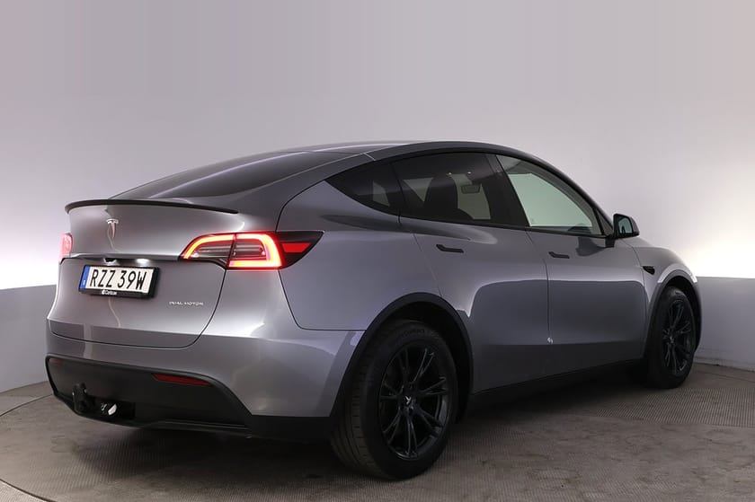 Bild 5 av Tesla Model Y Long Range AWD Autopilot Panorama Drag