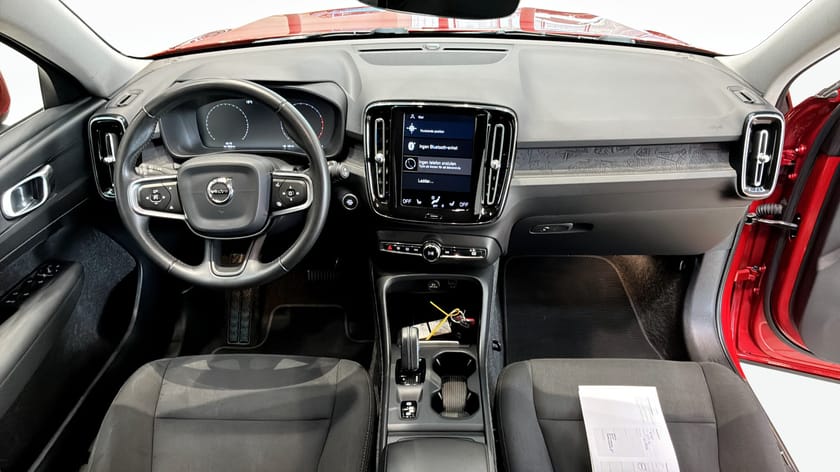 Bild 4 av Volvo XC40 T4 | 360 | Drag | Momentum Pro 190hk