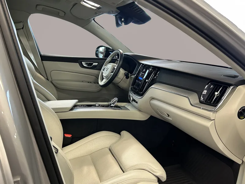 Bild 10 av 17 – Volvo XC60 T6 Ultra Dark