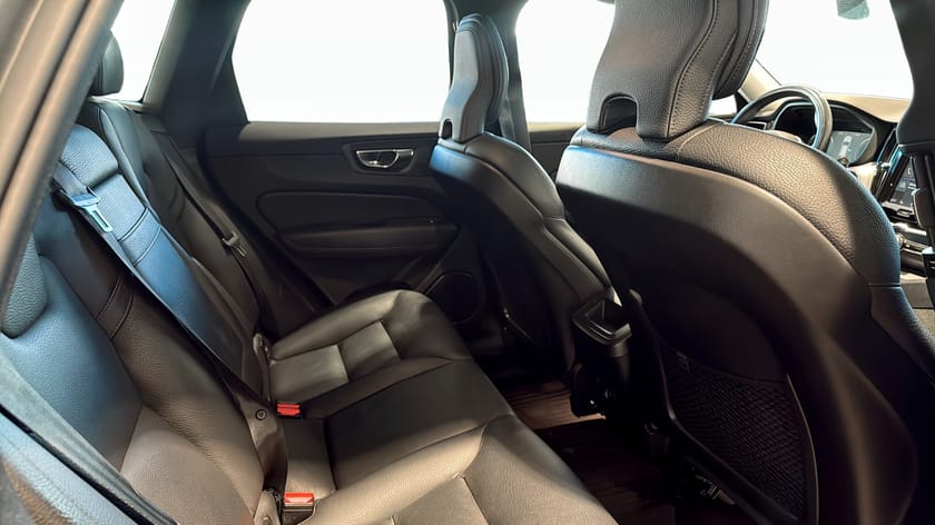 Bild 5 av Volvo XC60 B4 AWD Geartronic Momentum Advanced 197 hk | Dragkrok
