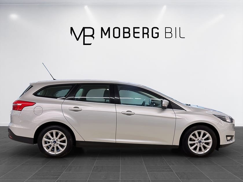 Bild 3 av Ford Focus Kombi 1.0 EcoBoost 100hk Titanium Keyless PDC CarPlay