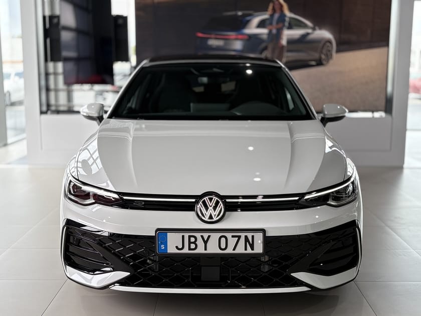 Bild 5 av Volkswagen Golf R-Line Edition eTSI 150hk Panorama Oryx