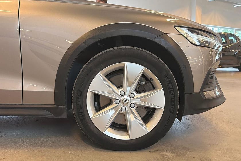 Bild 4 av Volvo V60 Cross Country B4 AWD 197hk Geartronic Advanced Navi Pro Edition Drag