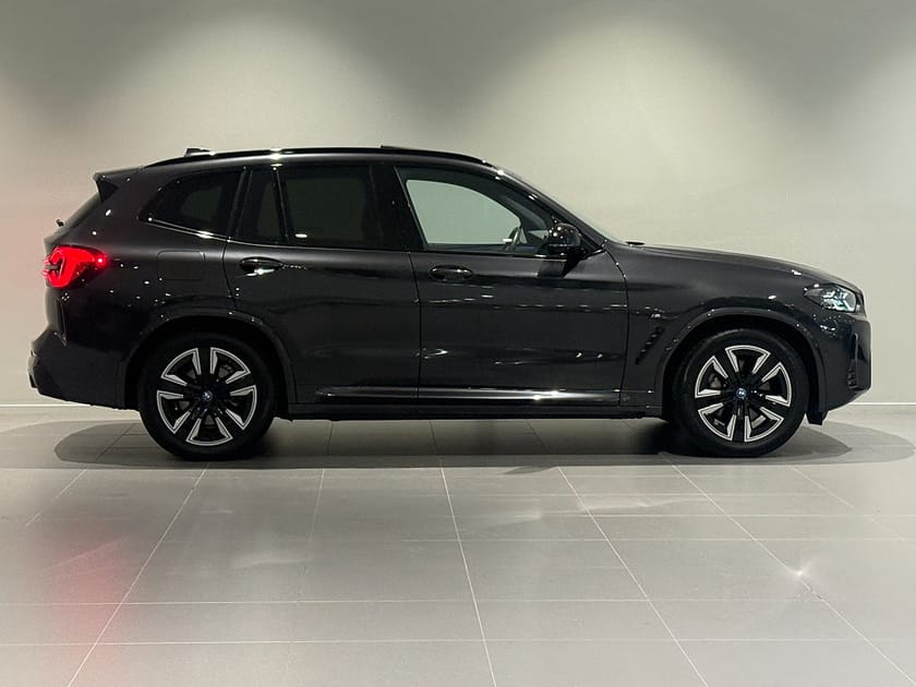 Bild 3 av BMW iX3 Charged M Sport Drag Adpt Farth LED Panorama Elstolar