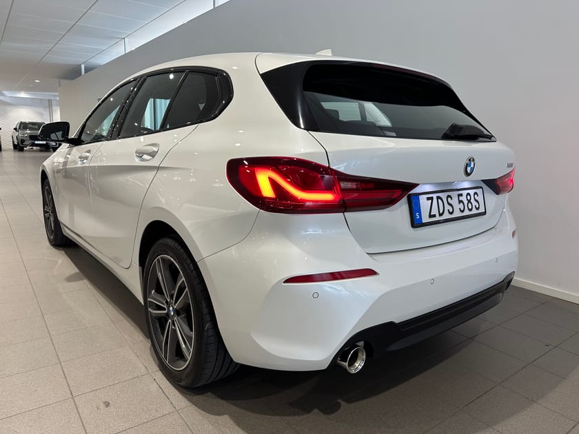 Bild 4 av BMW 118i 136HK Sport line / Parkeringssensor fram/bak / Navigation /