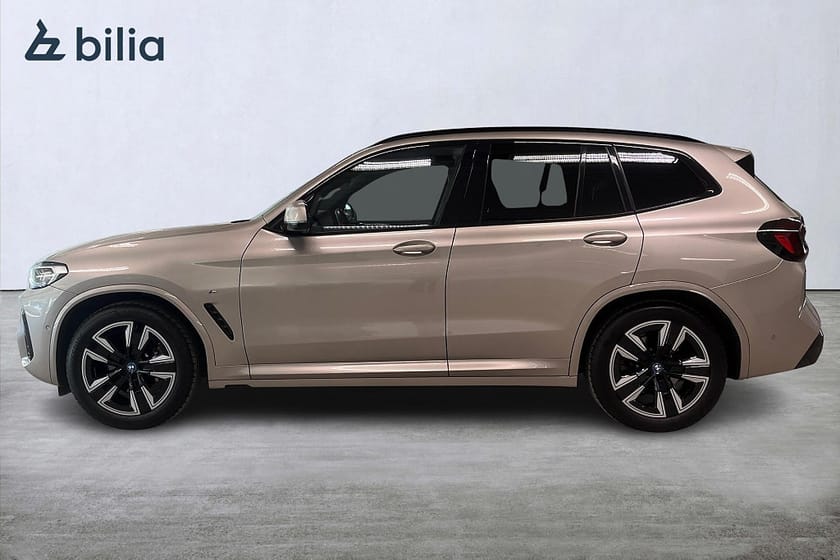 Bild 3 av BMW iX3 M-sport Charged | Panorama | Backkamera | Aktiv farth.
