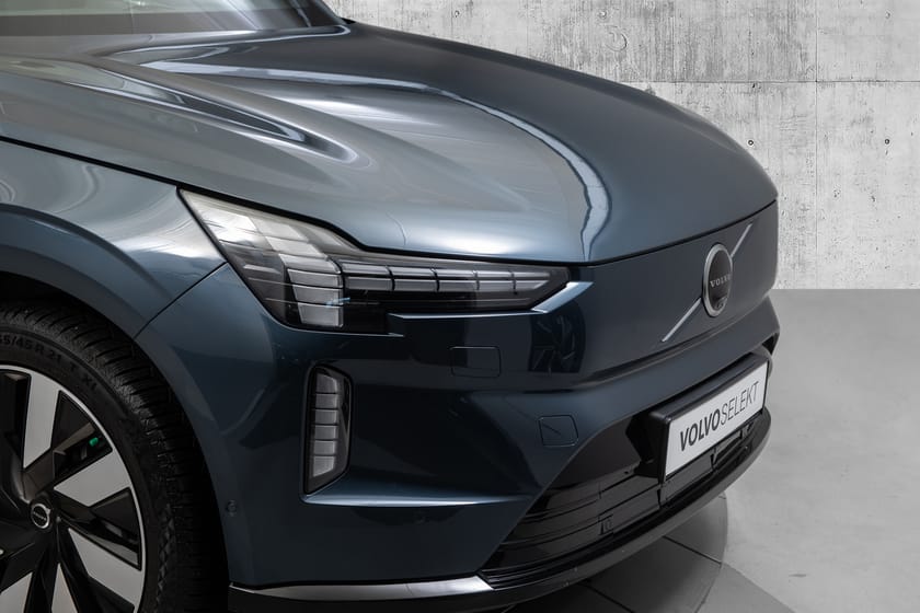Bilde 2 av Volvo EX90 Twin Motor Performance 7-seater B&W | 22" | PilotAssist | Hengerfeste