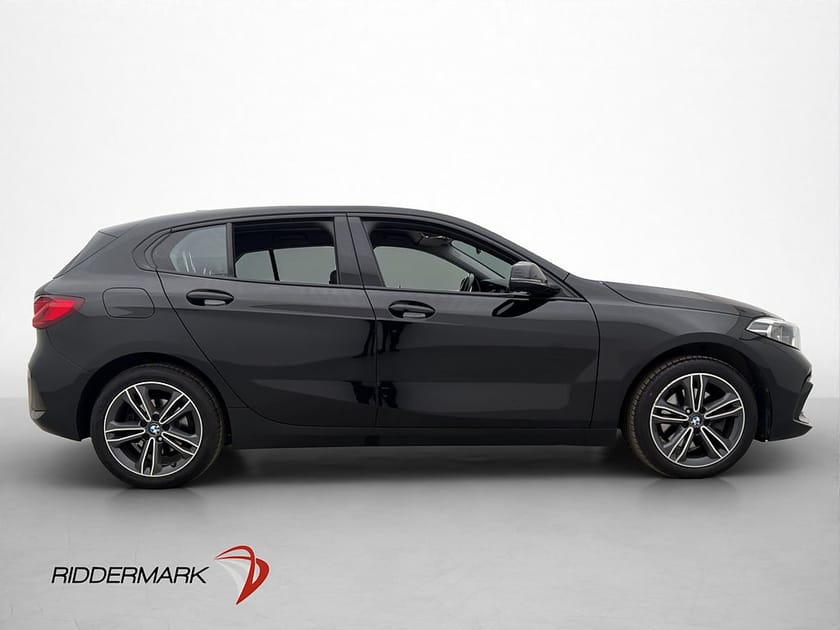 Bild 4 av BMW 118i 118 136hk Sport line CarPlay Navi Rattvärme Keyless