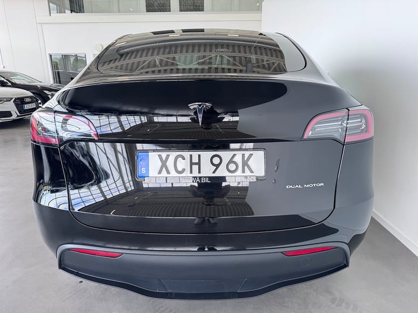 Bild 4 av Tesla Model Y Long Range AWD | | 514hk | Dragkrok | Pano | Moms