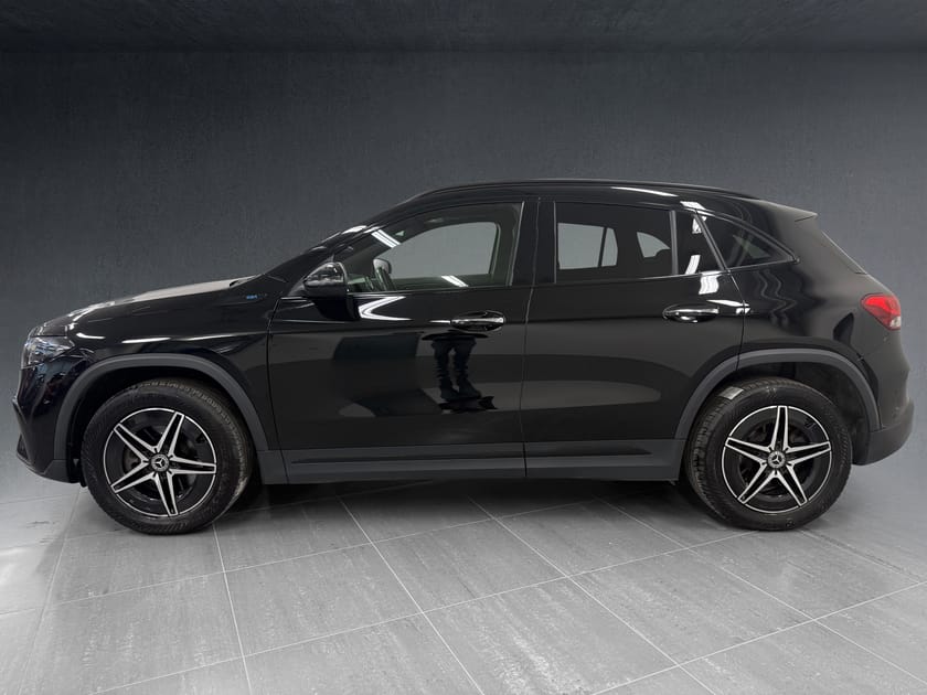 Bilde 3 av Mercedes-Benz EQA 300 4MATIC AMG|NAVI/ACC/R.KAMERA/PANO/LED/CARPLAY/KROK