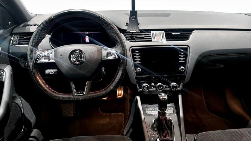Bild 4 av Škoda Octavia Kombi RS 2.0 TSI 245HK DRAG VÄRMARE COCKPIT